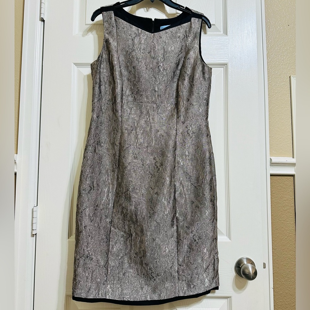 Antonio Melani Grey Dress Size 6 🩶🤍
